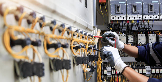Professional Electrician technician working in Vail, AZ
